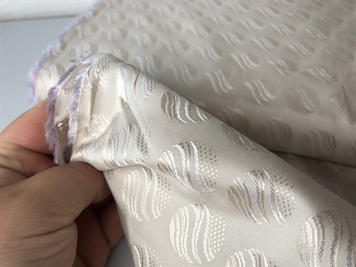 Acetat / viscose foer - med yndigt motiv på lys bund
